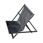 Раскладной металлический шезлонг-кресло, размером 80х55х64 см, в черном цвете.